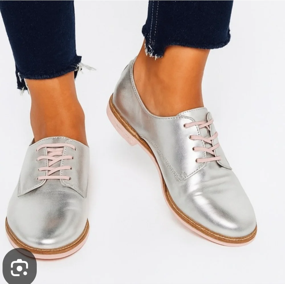 Ted Baker Silver Oxford Shoes with Pink Laces - Picture 1 of 11